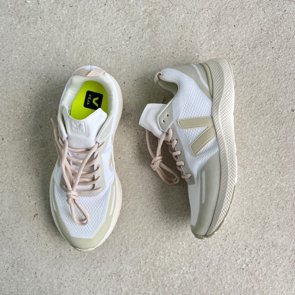 Veja Impala Sneaker in Eggshell Pierre